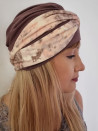 Turban damski drapowany — brązowy w beżowo-różowy wzór