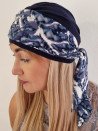 Turban damski drapowany granatowy w niebiesko-białe kwiaty