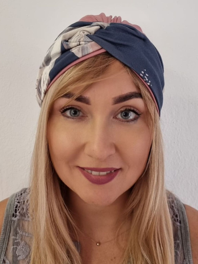 Turban damski drapowany — brudny róż i granat w liście
