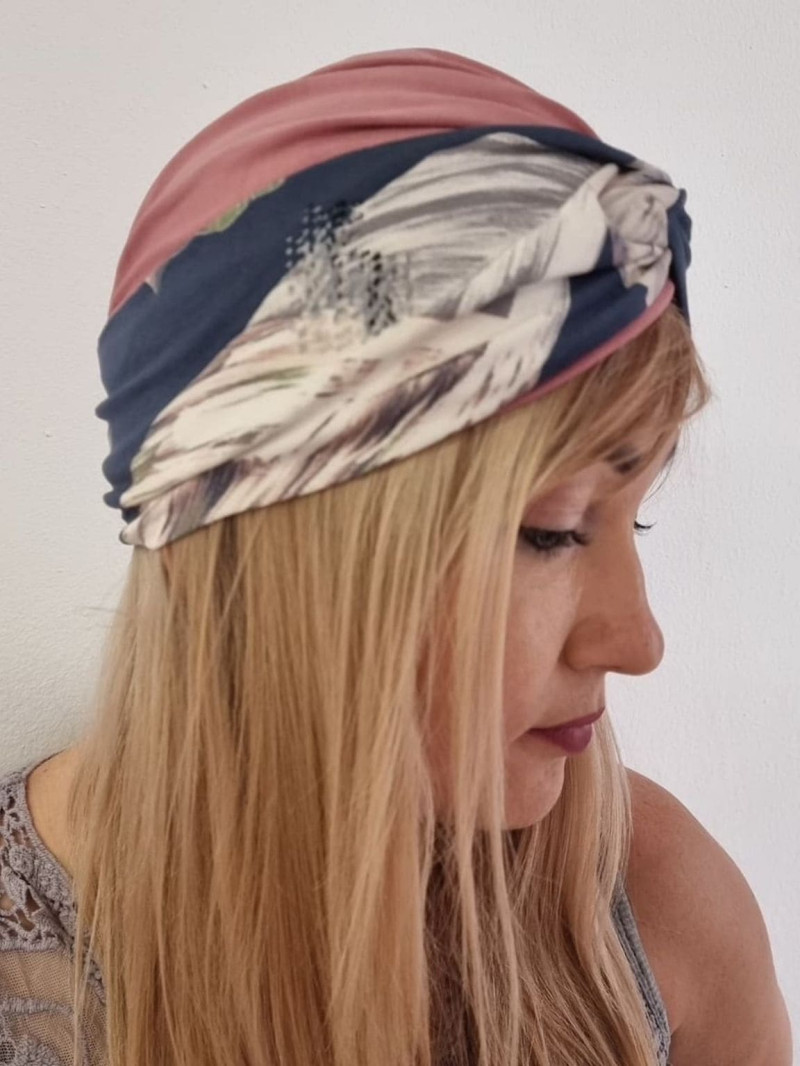 Turban damski drapowany — brudny róż i granat w liście