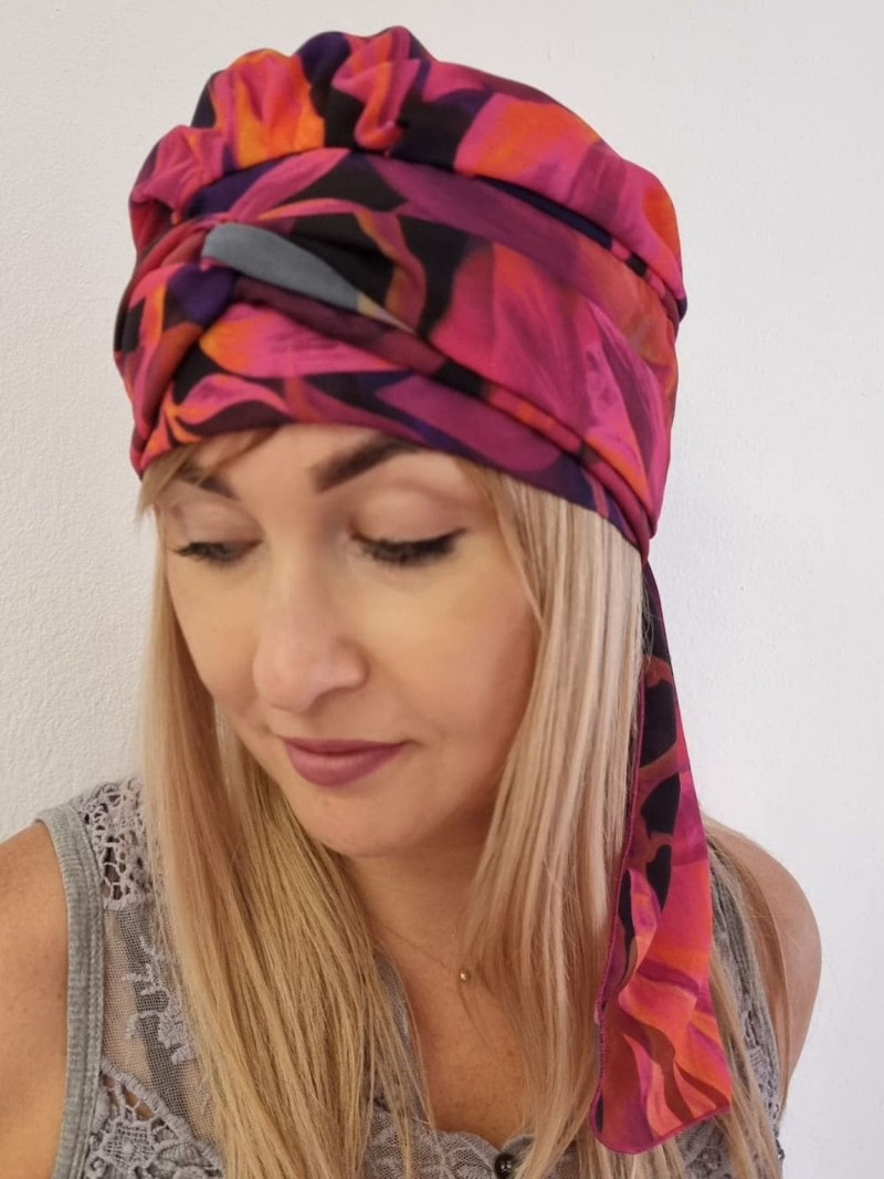 Turban damski z szarfą — różowo-pomarańczowy wzorzysty