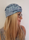 Turban damski drapowany — niebiesko-biały wzór ornamentalny