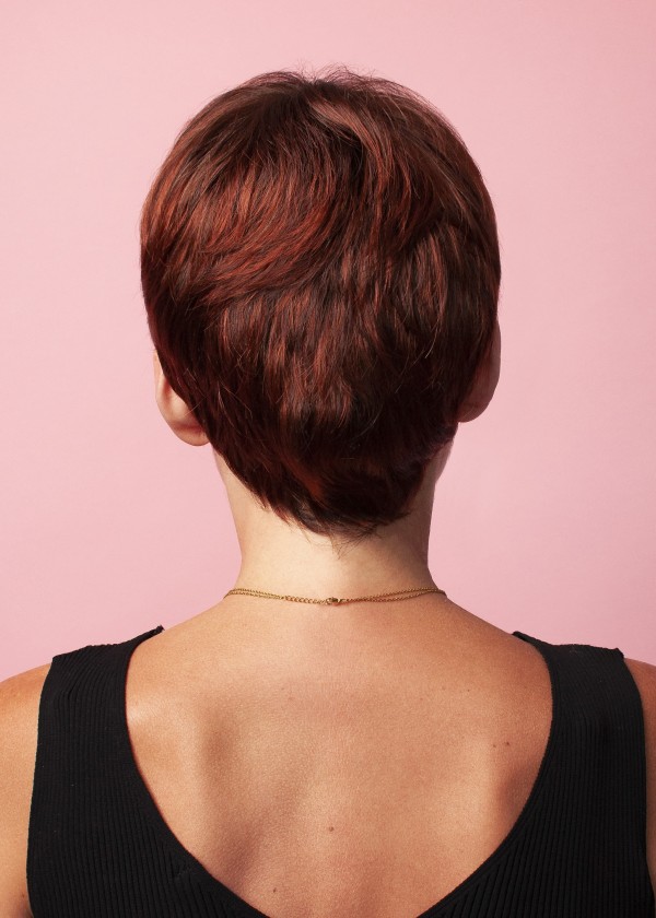 peruka syntetyczna jak naturalna