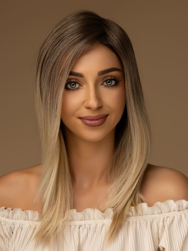 Peruka damska długa proste z przedziałkiem chłodny beżowy blond – PATRIZIA