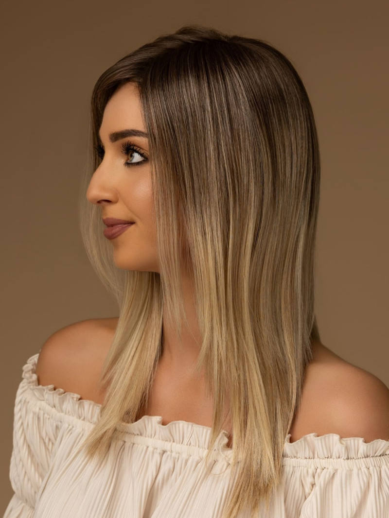 Peruka damska długa proste z przedziałkiem chłodny beżowy blond – PATRIZIA