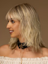 Peruka damska średnia cieniowane z grzywką jasny beżowy blond – CAMILA