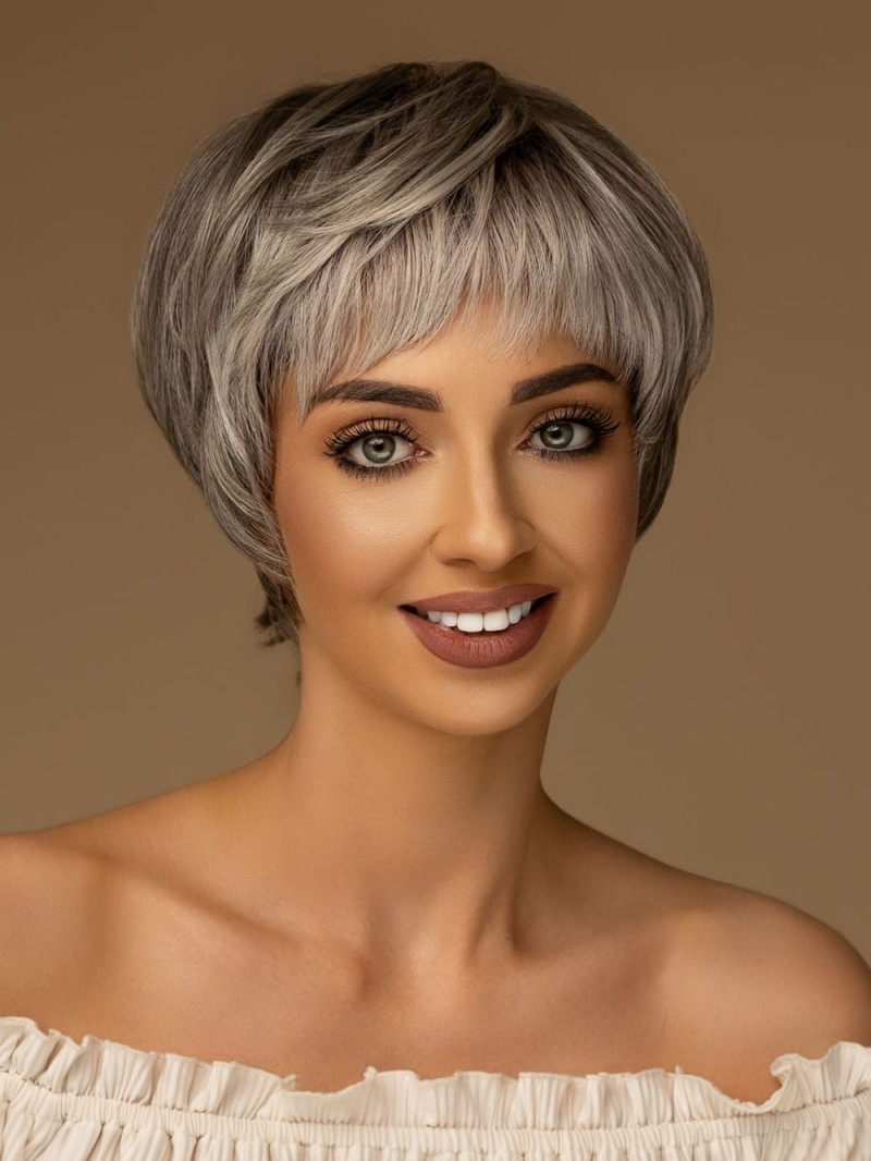 Peruka damska krótka krótka fryzura pixie z grzywką srebrzysty popielaty blond – VERONICA