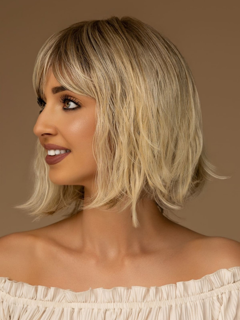 Peruka damska krótka falowany bob z grzywką jasny blond – CAROLINA