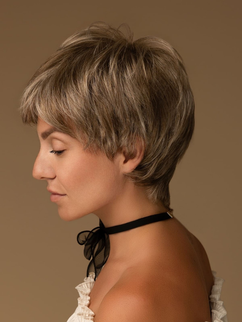 Peruka damska krótka krótka fryzura typu pixie ciemny blond i jasny brąz – VENUS