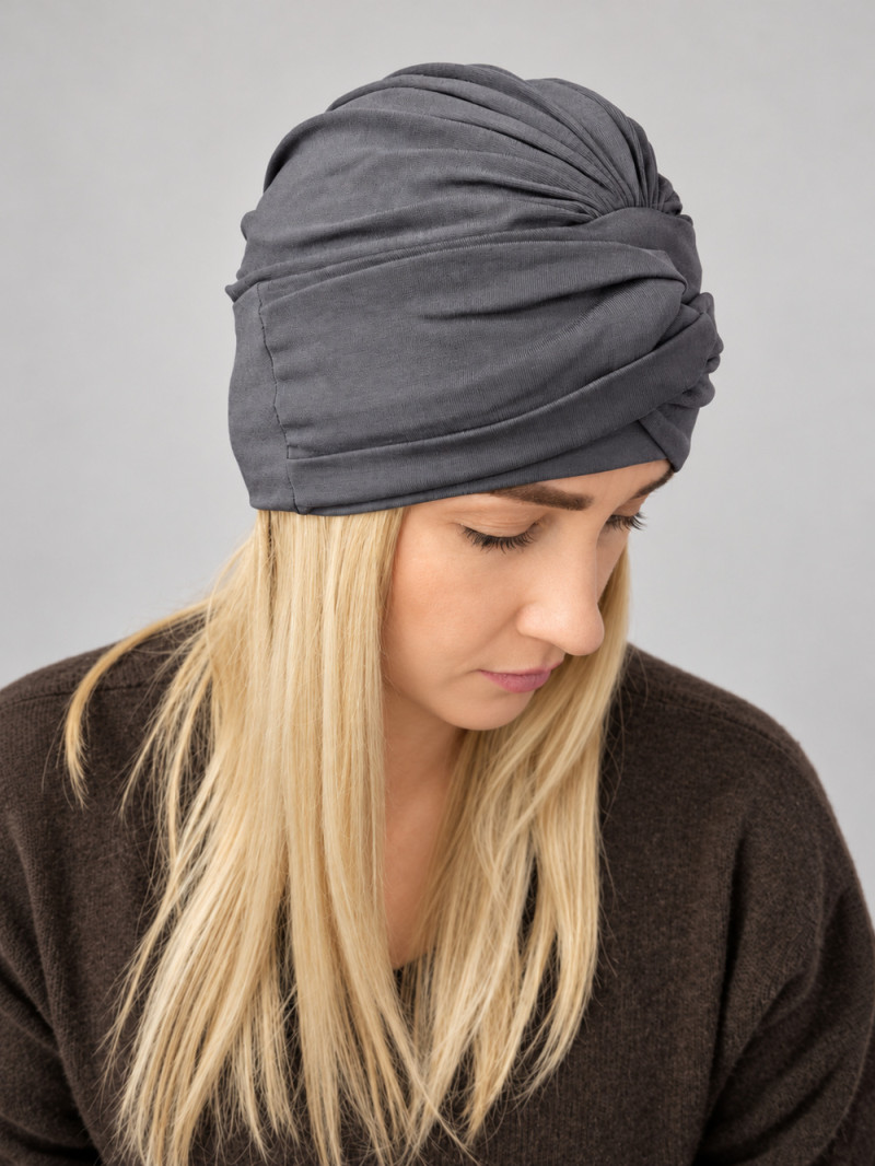 Turban damski z ozdobnym skrętem – szary – zdjęcie 2