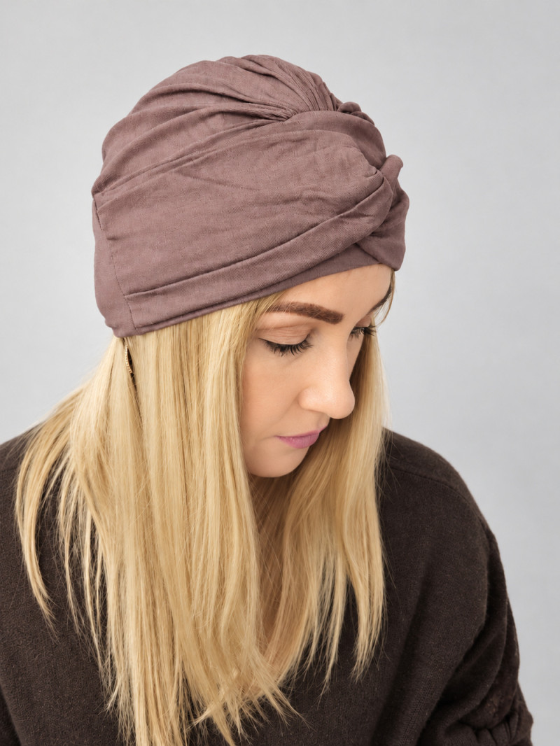 Turban damski z ozdobnym skrętem – przygaszony fiolet – zdjęcie 2