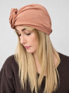 Turban damski z dużym kwiatem – brzoskwiniowy beż – zdjęcie 3