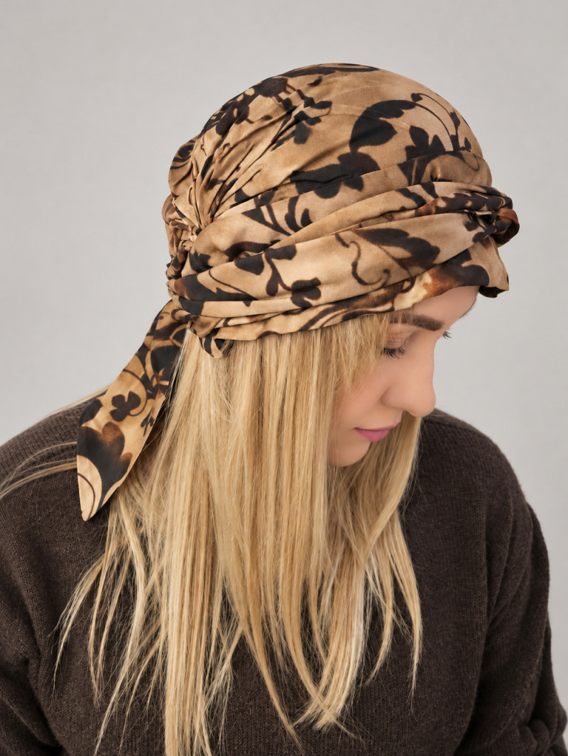 Turban z chustą – oliwkowo-beżowy wzór roślinny – zdjęcie 2