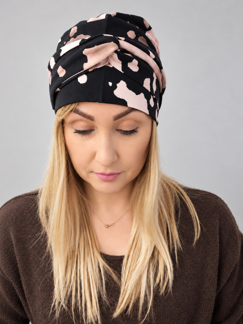 Turban z chustą – pudroworóżowy wzór na czerni – zdjęcie 1