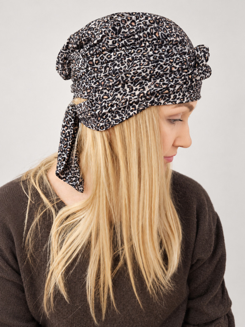 Turban damski z wiązaniem – czarno-biały mikrowzór – zdjęcie 2