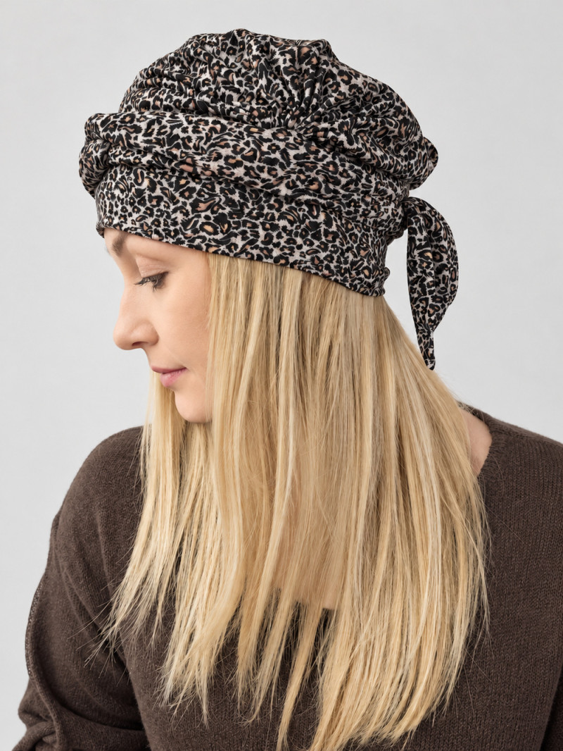 Turban damski z wiązaniem – czarno-biały mikrowzór – zdjęcie 3
