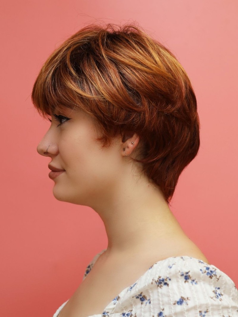 Krótka peruka damska syntetyczna ruda-naturalny wygląd- strona internetowa