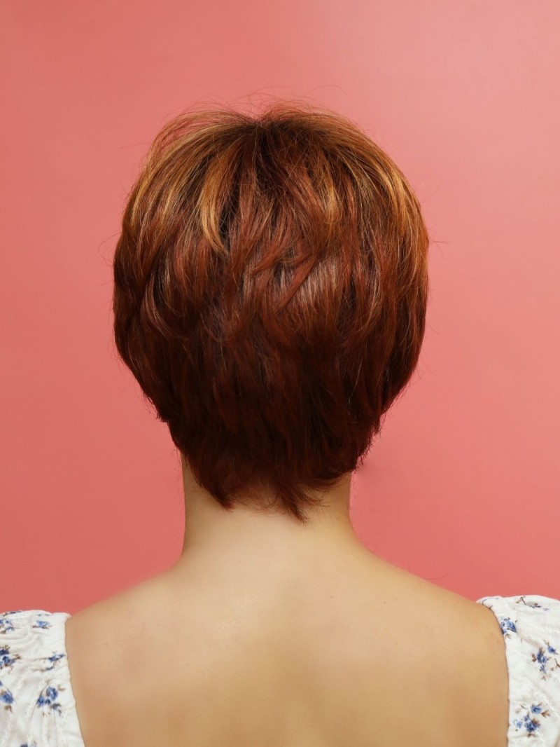 Krótka peruka damska syntetyczna ruda-naturalny wygląd- strona internetowa