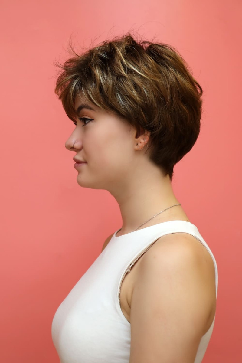 Krótka peruka - syntetyczna -Sklep internetowy