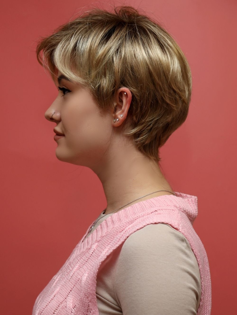 Peruka syntetyczna - blond z odrostem - Sklep Internetowy